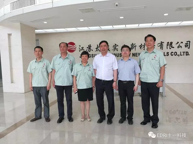 11-趙振元、孫鴻偉與江蘇太極總經(jīng)理徐新予等管理層親切合影.jpg