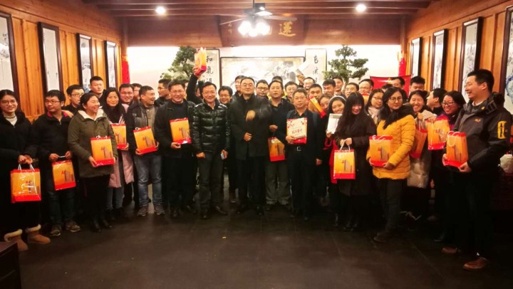 1496472825993349.jpg 2-收到趙振元同志的慰問,欣喜寫在現(xiàn)場每一位工作人員的臉上.jpg