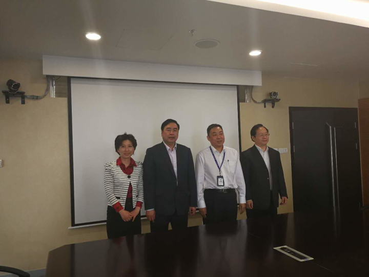 5-趙振元董事長、蔣玉梅副院長與祁寧春總經(jīng)理、吳世勇副總經(jīng)理親切合影.jpg