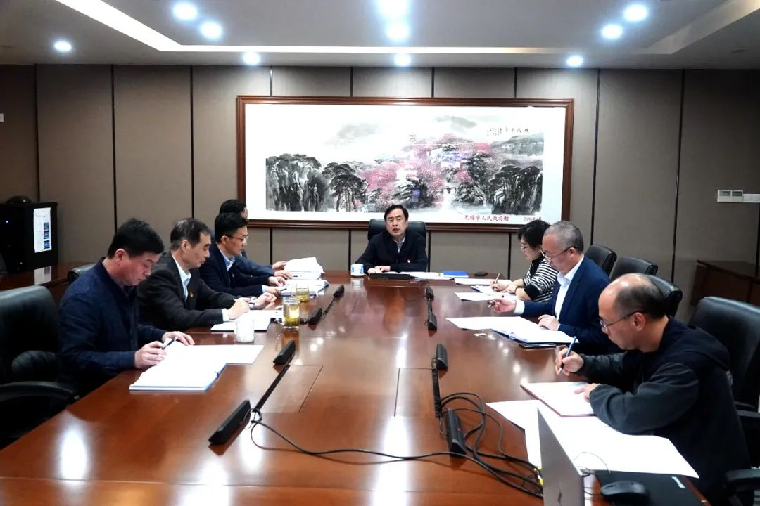 趙振元在黨委中心組學(xué)習(xí)二十大報告會上提出三個工作要點(diǎn)：第一堅持十年來的正確路線；第二開啟新的一百年征程；第三堅持電子和新能源領(lǐng)域外開辟更多新的賽道_副本.png